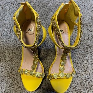 Madisson by Shoe Dazzle never worn wedge sandals